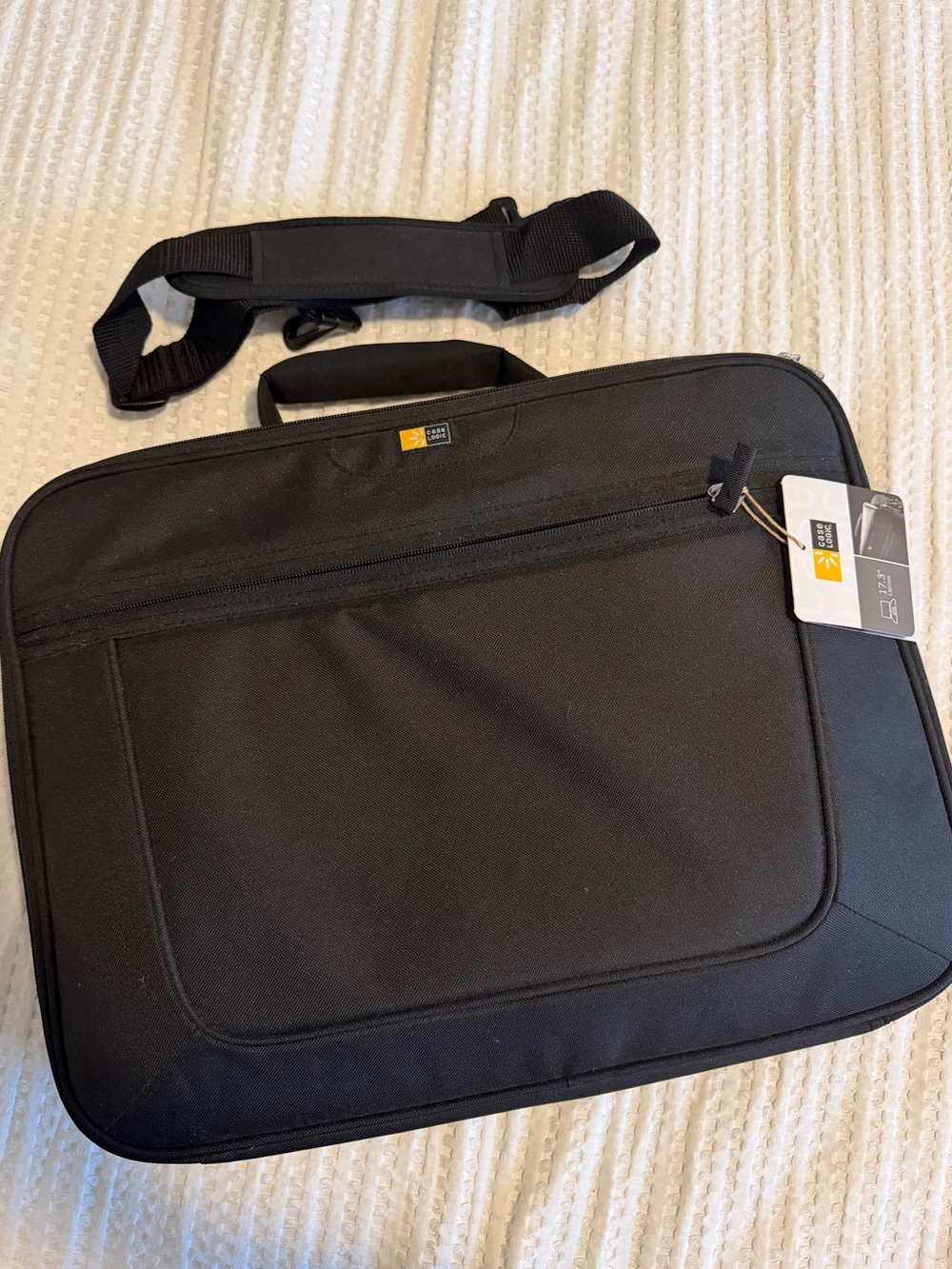 Case Logic 17.3” Laptop Messenger Bag